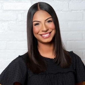 Meet your Posher, Elynda